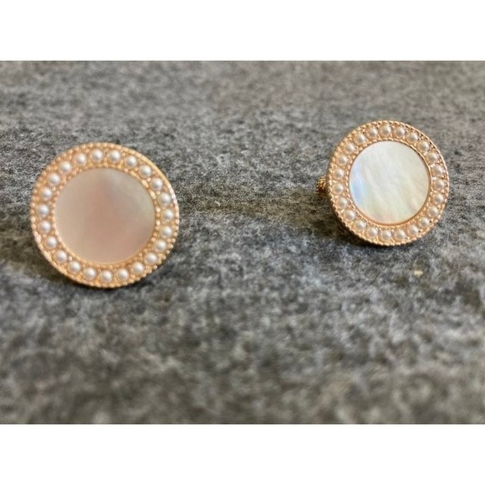 Mango Tree Mother of Pearl Faux Pearl Gold Tone Round Clip‎ On Earrings